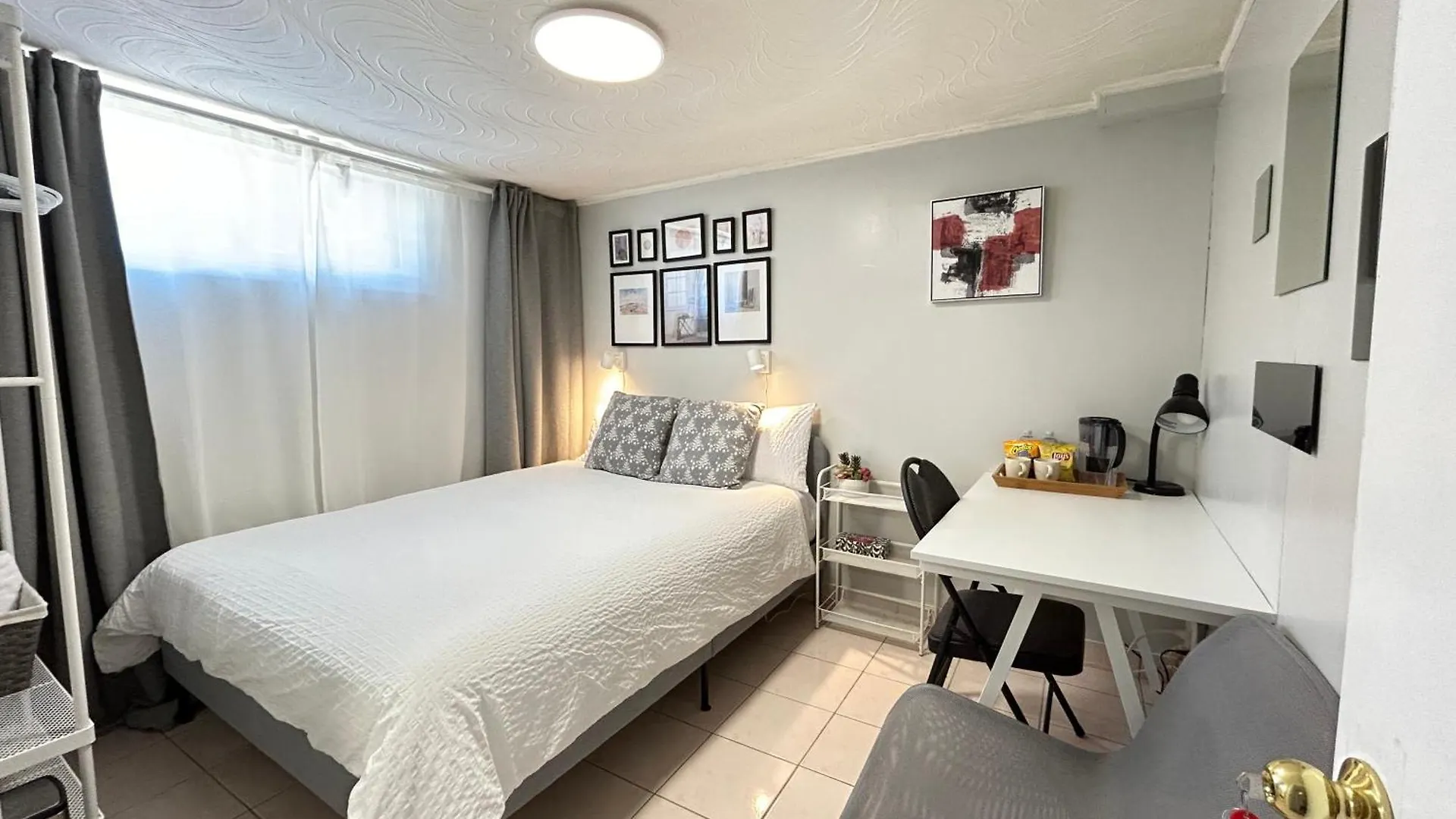 Cozy Basement Room-Private Bath - Near Subway Line 1 - Toronto