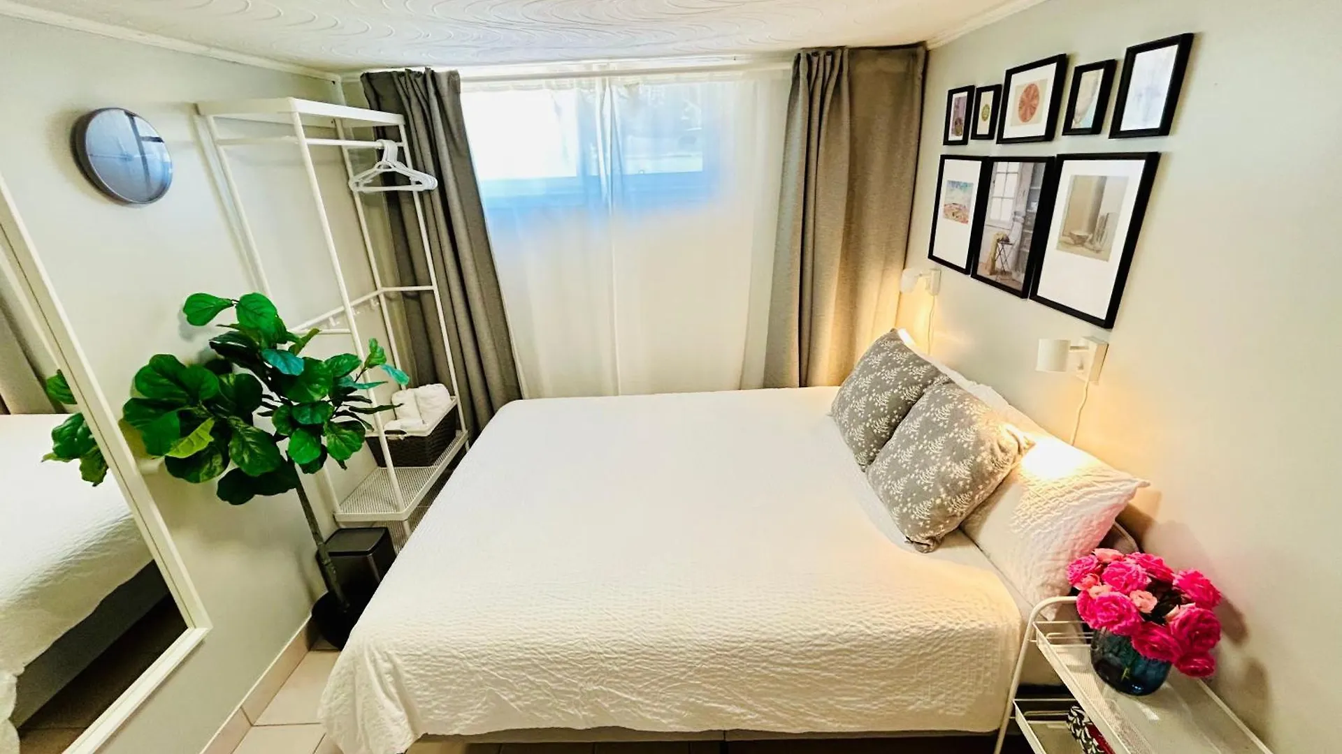 Cozy Basement Room-Private Bath - Near Subway Line 1 - Toronto contacts