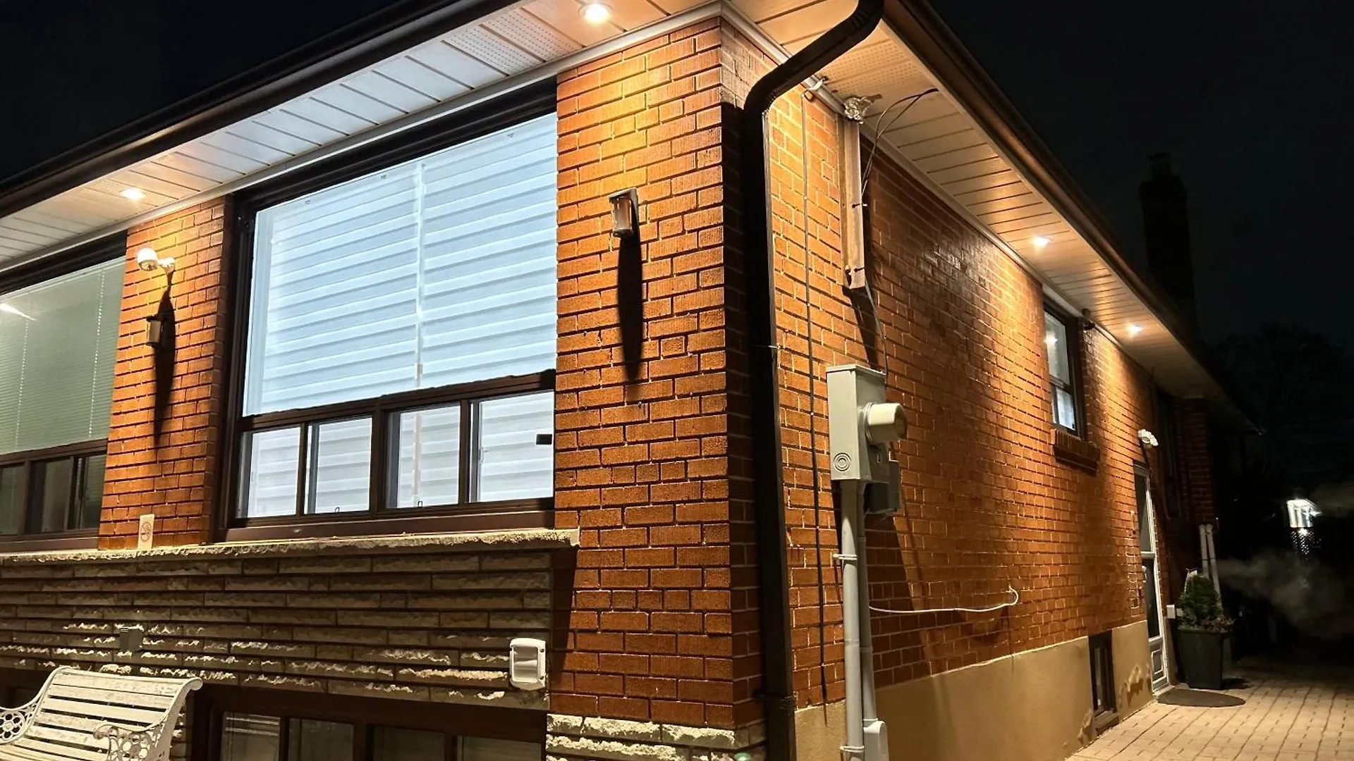 Cozy Basement Room-Private Bath - Near Subway Line 1 - Toronto