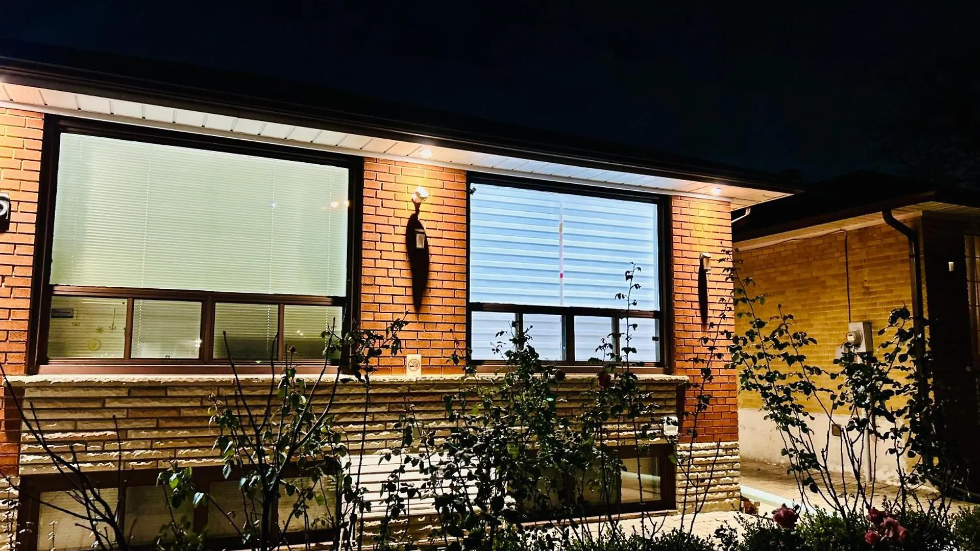 Cozy Basement Room-Private Bath - Near Subway Line 1 - Toronto 0*,